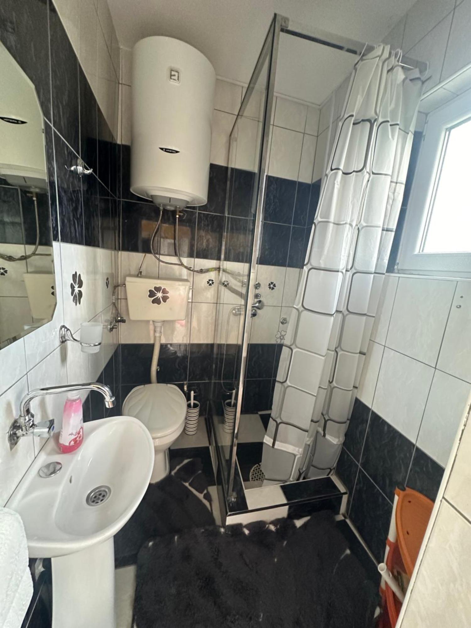 Apartman Lili Cetinje Luaran gambar